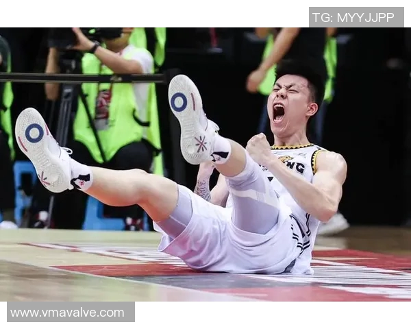 张镇麟伤势复发引发热议男篮管理是否应反思球员健康问题 张镇麟伤势复发引发热议男篮管理是否应反思球员健康问题